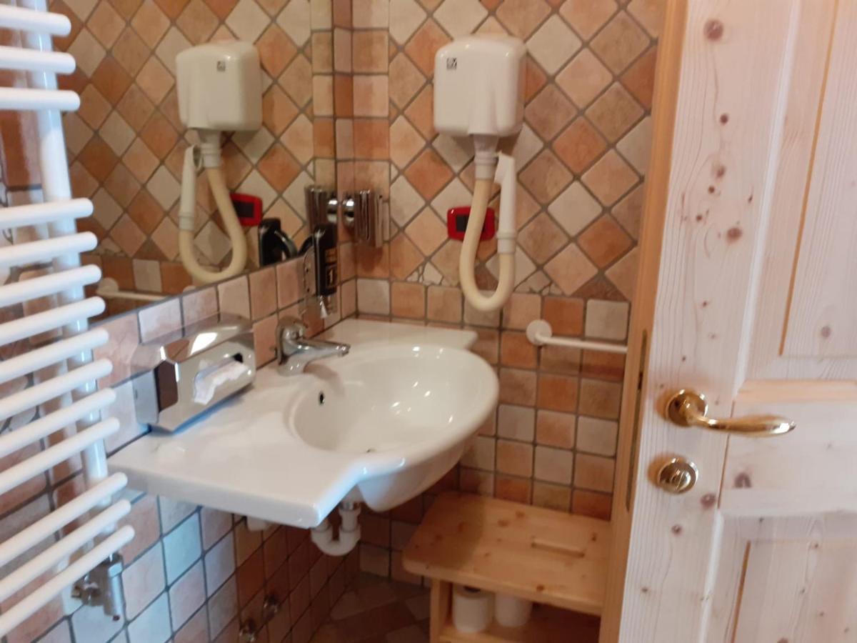 Hotel Dal Bracconiere Folgarida Eksteriør bilde